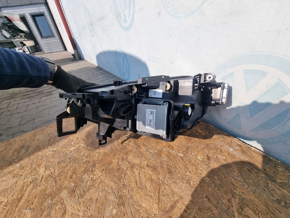 Фары передние id4 usa права ліва фара ід4 америка сша фари передні led