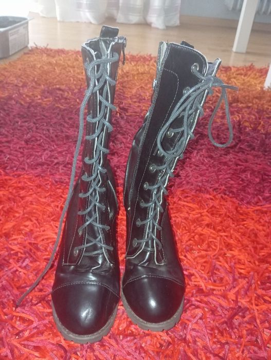Bodki damskie na obcasie sznurowane