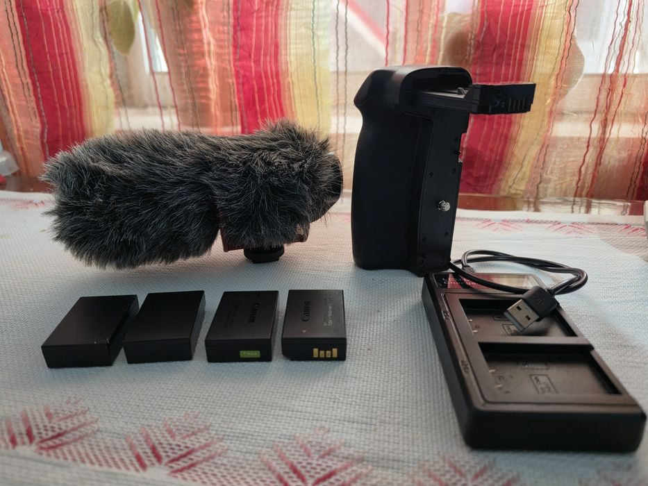 Canon RP com lentes e acessórios
