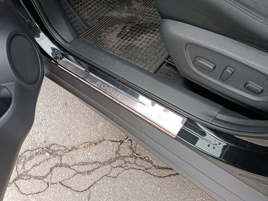 Автомобіль Nissan Rogue