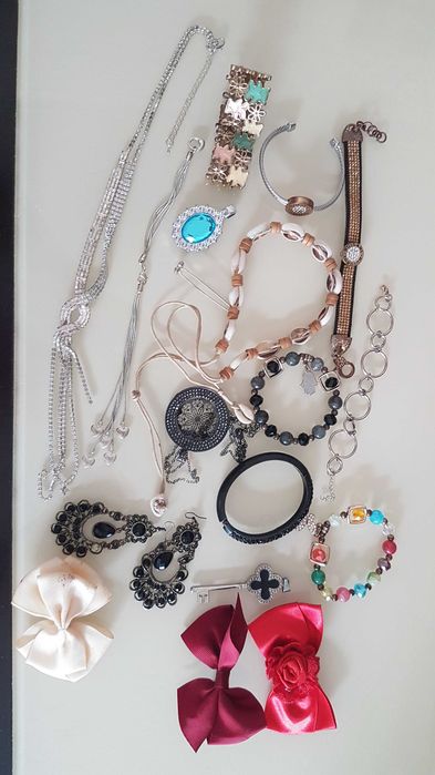 Conjunto Bijuteria Diversa - Colares Pulseiras Brincos - Total 5 euros