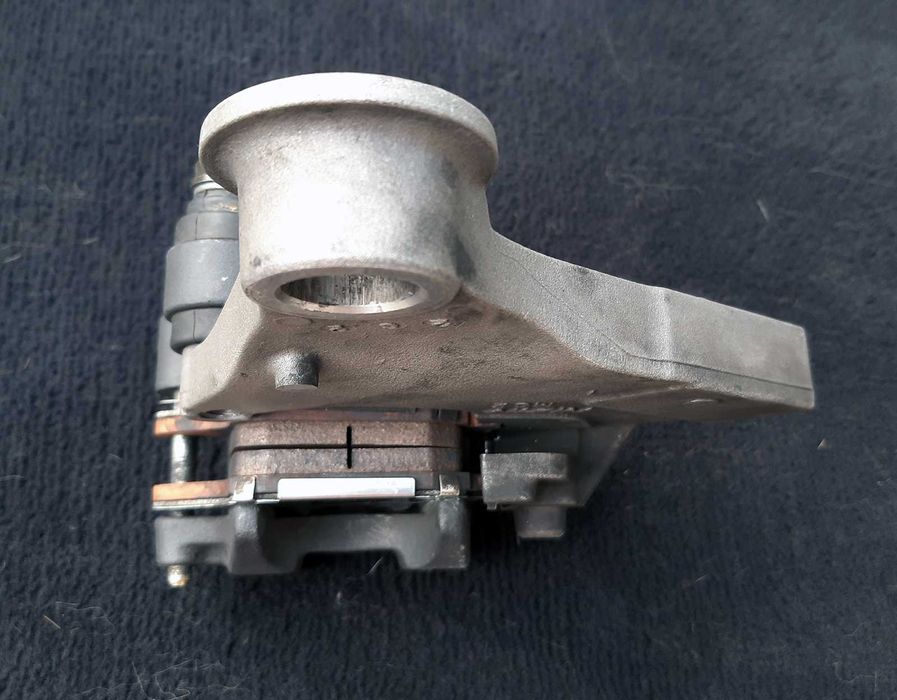 Гальмівний супорт Honda CB900F Hornet