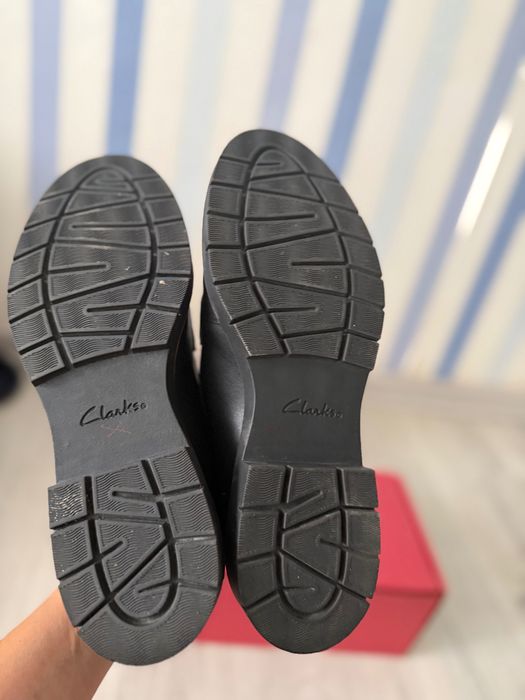 Продам жіночі шкіряні лофери Clarks