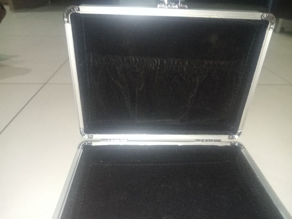 Продам чемодан на подарунок