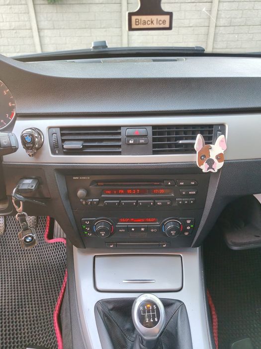 BMW 320i długie opłaty