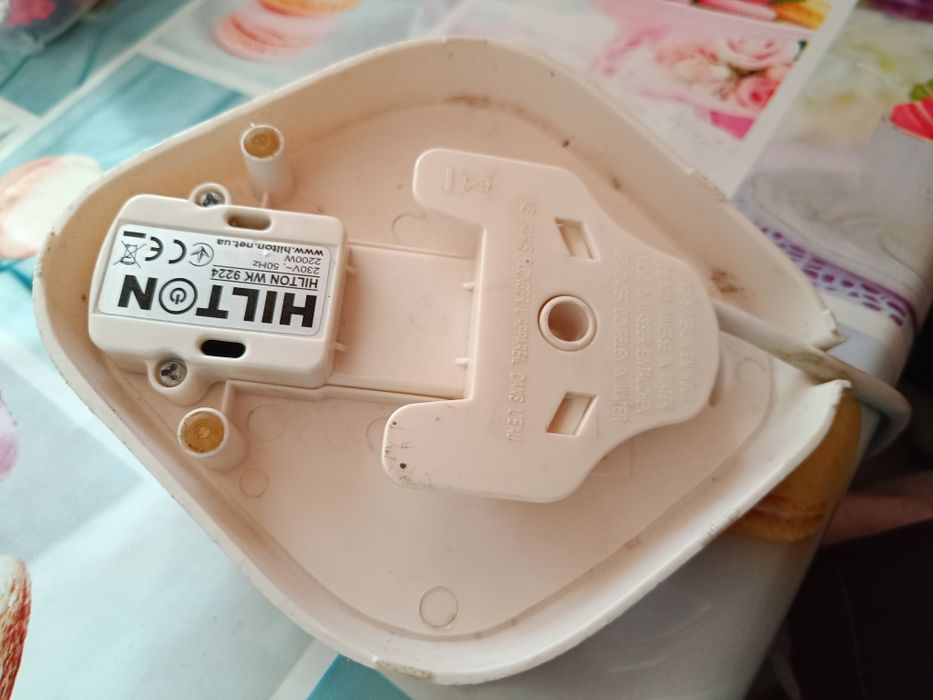 Неробочий електрочайник HILTON WK 9224 на запчастини або відновлення