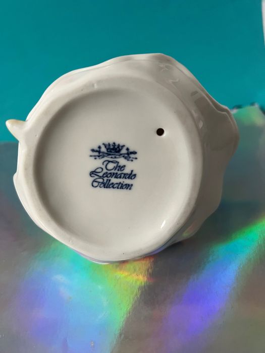 Статуетка дама..