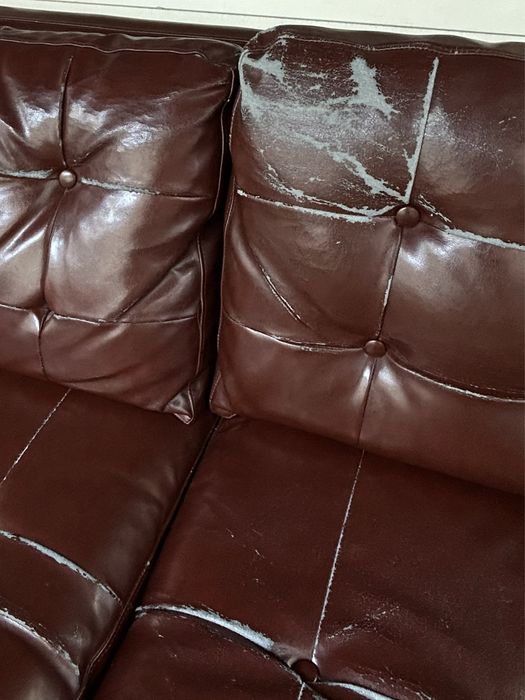 Sofá Antigo em Napa/Pele Lisboa