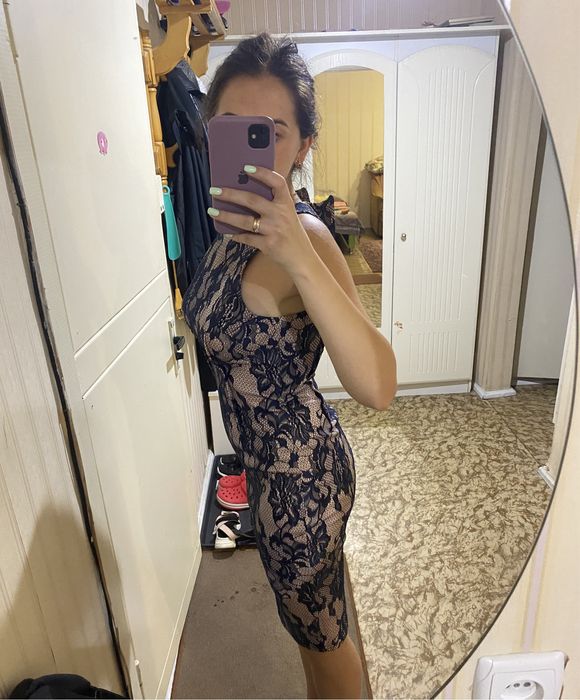 Кружевное платье миди