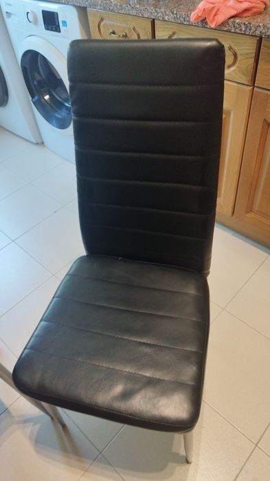 Mesa extensíva com 4 cadeiras
