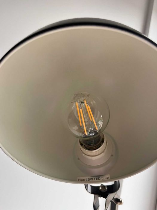 Candeeiro de pé articulado na cor preta - IKEA