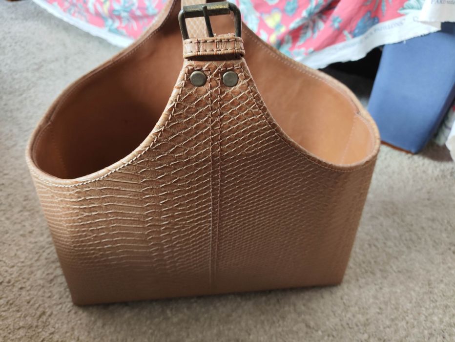 Porta revistas bo concept ou area em pele/couro sintético cobra