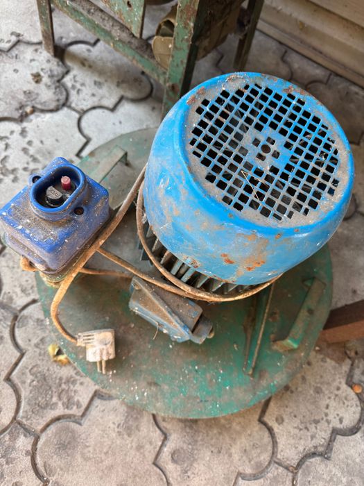 Електро кукурудзо дробілка і чистка качана 2в1