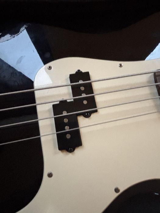 Бас-гитара Squier Mini P, чёрная