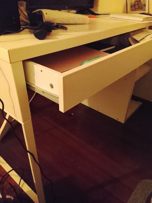 Secretaria nova sem marcas de uso