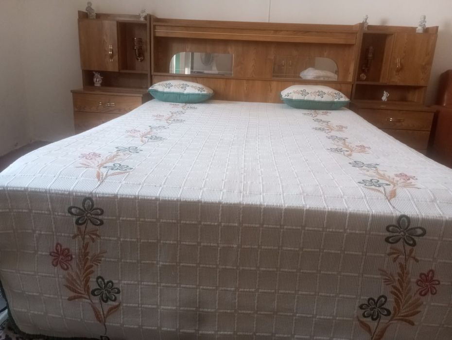 Cama de casal em óptimo estado