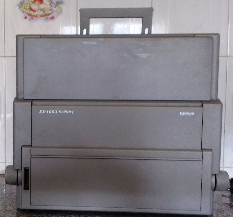 Maquina de escrever Olivetti