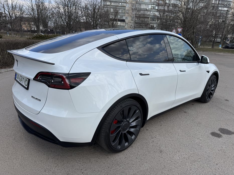 2023 Tesla Model Y Performance