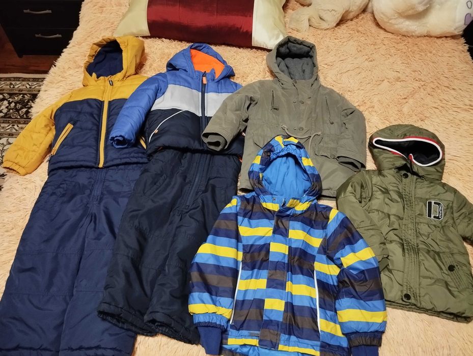 Продам зимняя одежда на мальчика 2-5 лет. Куртки, шапки, варежки.