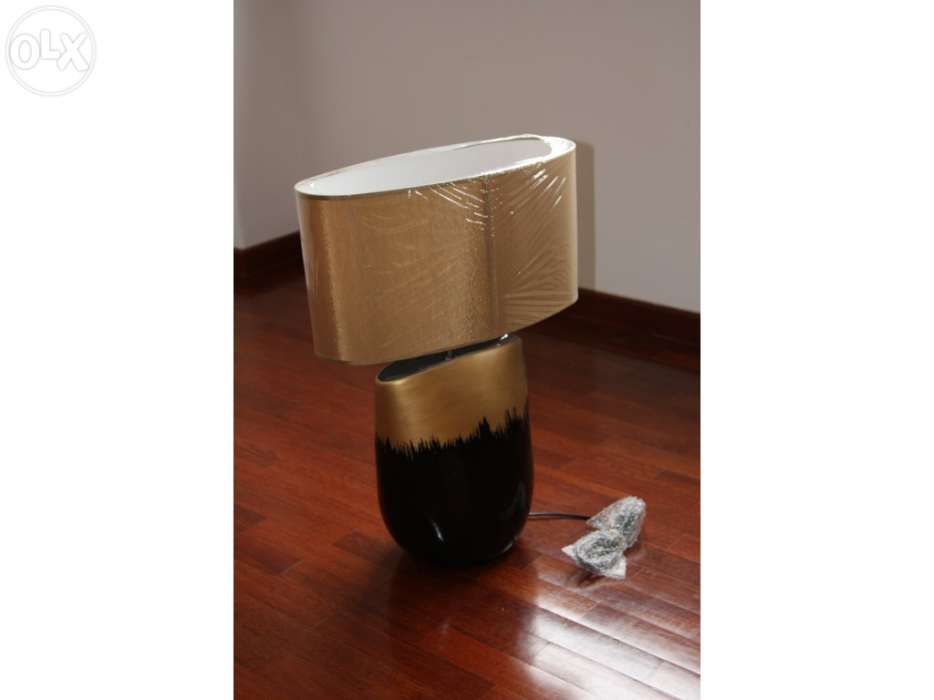 Candeeiro Mesa Preto e Dourado