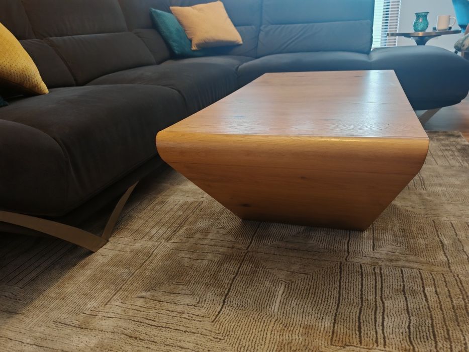 Stolik kawowy Klose – lite drewno, nowoczesny design