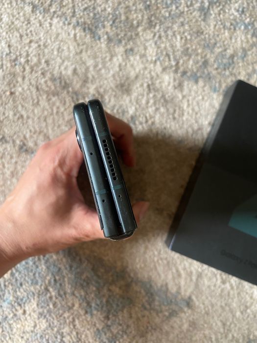 Продам Samsung Galaxy Z Fold 3