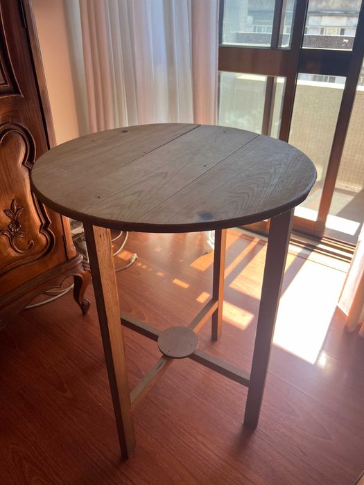 Mesa de Apoio em Madeira – Mesa Auxiliar