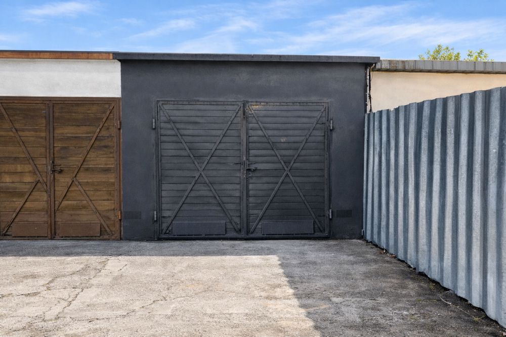 Sprzedam garaż murowany Tarnów Kochanowskiego Prąd bezczynszowy