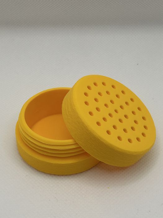 Pojemnik do nosework żółty skręcany