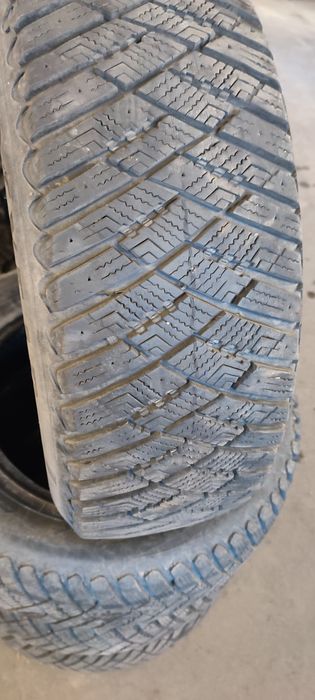 215/65R16 4szt. Goodyear Ultragrip ICE ARCTIC.