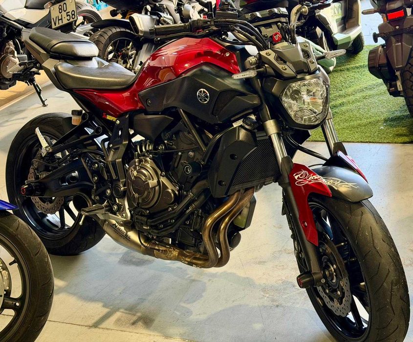 Moto Yamaha MT-07