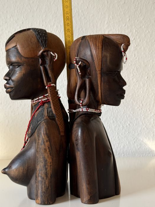 Африканські  статуетки, пара Африканських бюстів з історією