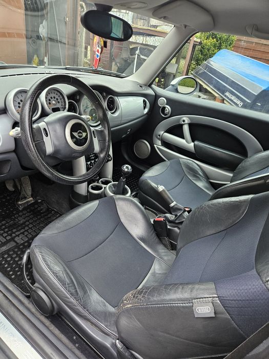 Mini Cooper R50 2005