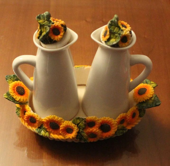 Galheteiro dos anos 70, com girassóis pintados à mão