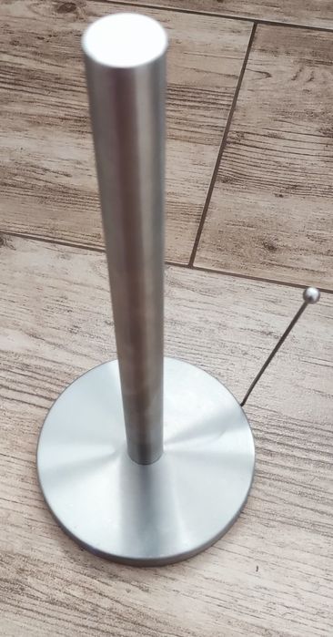 Stojak, uchwyt na ręcznik papierowy w rolce