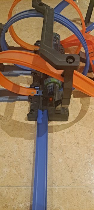 Hot Wheels Triple Looping