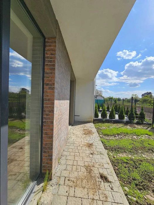 Таунхаус повністю зданий, 140м кв з гаражем с. Угорники