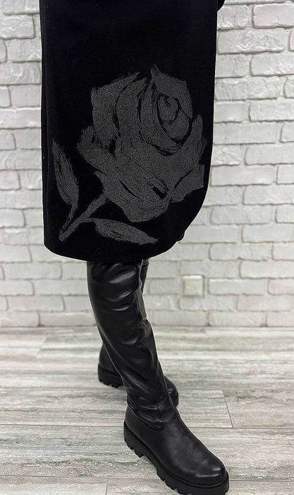 Приталене пальто з натуральною вовною.