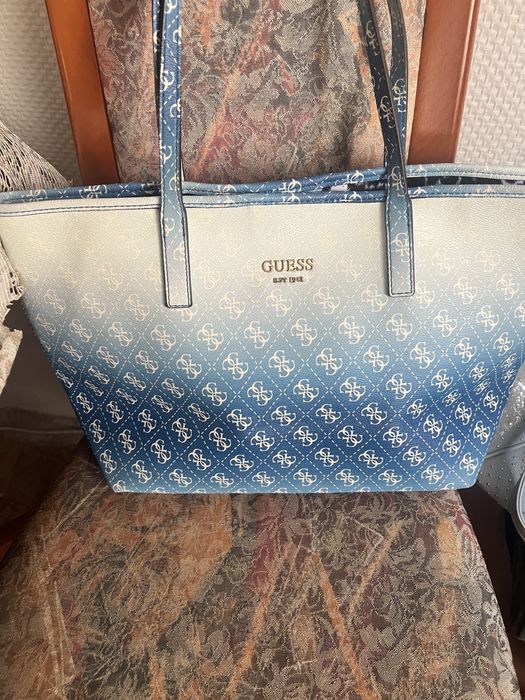 Guess torebka niebiesko biala