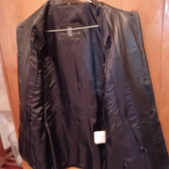 Casaco em pele cor preto