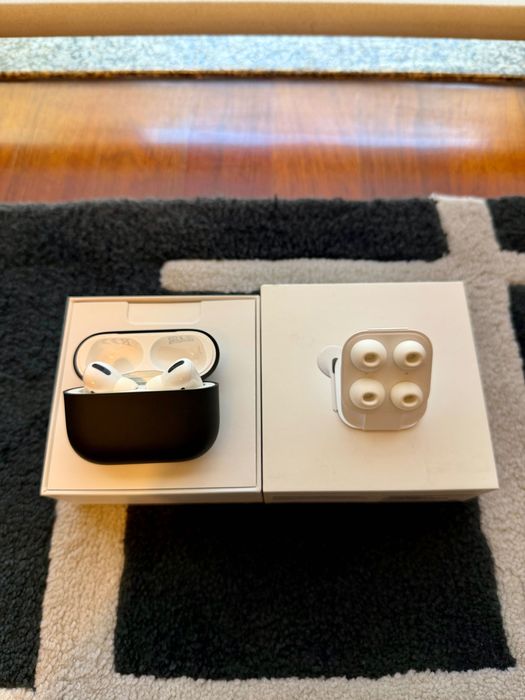 Apple AirPods Pro + capa Elago