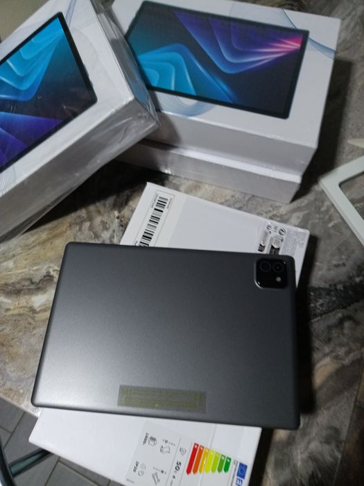 Планшет 10 дюймів