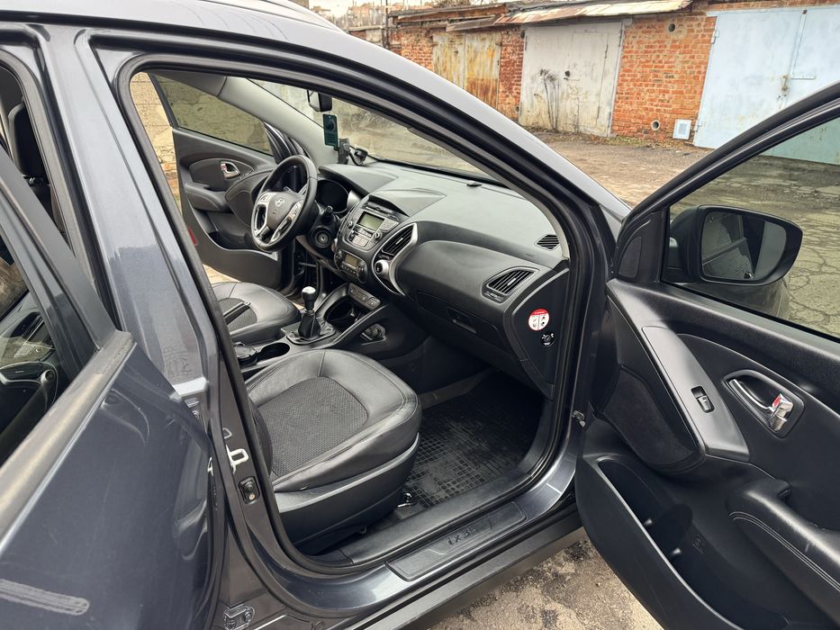 Продам офіційний HYUNDAI IX35 гбо повний привід