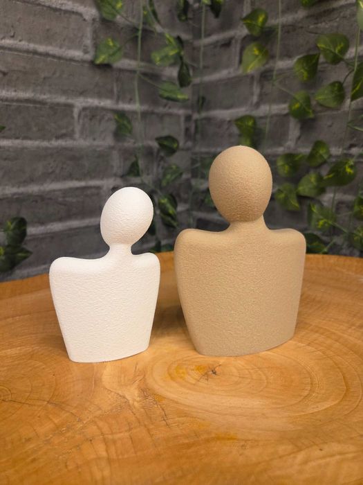 Figurki para abstrakcyjna dekoracja beżowa i biała zestaw nowoczesny