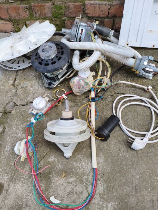 Запчастини до сатурн