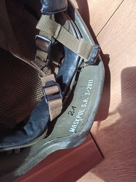 Hełm kompozytowy wz.2005 z pokrowcem MASKPOL r.2011