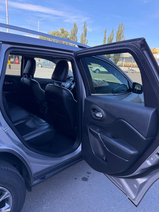 Продам jeep cherokee