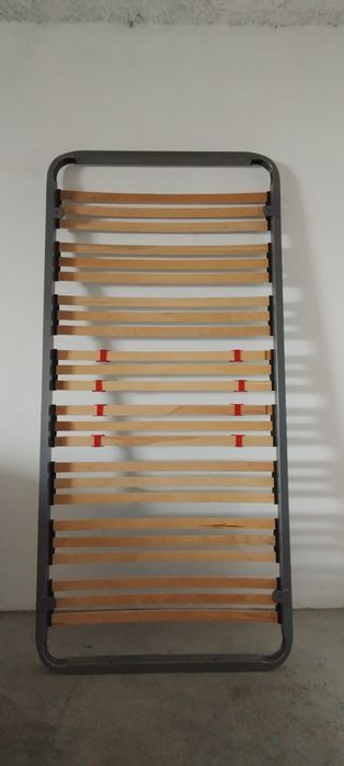 Estrado de cama 1,90x0,90m.