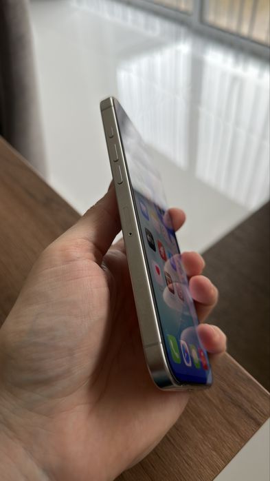 Iphone 16 pro max 256gb titanium branco livre retomas