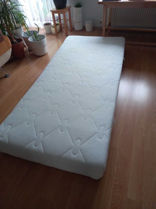 Materace 200x90 i 200x80 w bardzo dobrym stanie